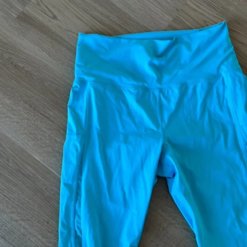 ** Zyia Light Blue Mesh Light n Tight Crop Leggings Size 6-8